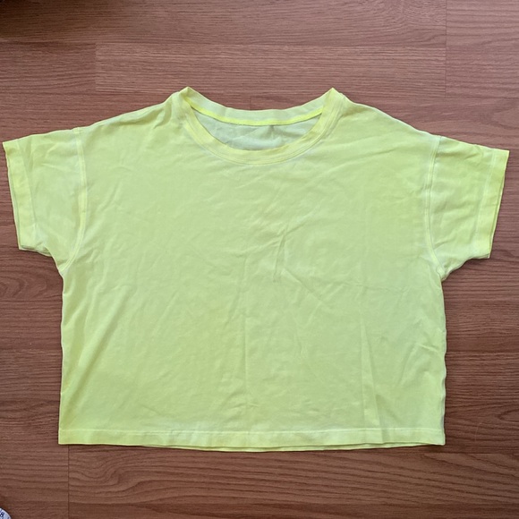 ❤️ Lululemon Cates Tee Size 4 Yellow - Picture 1 of 8